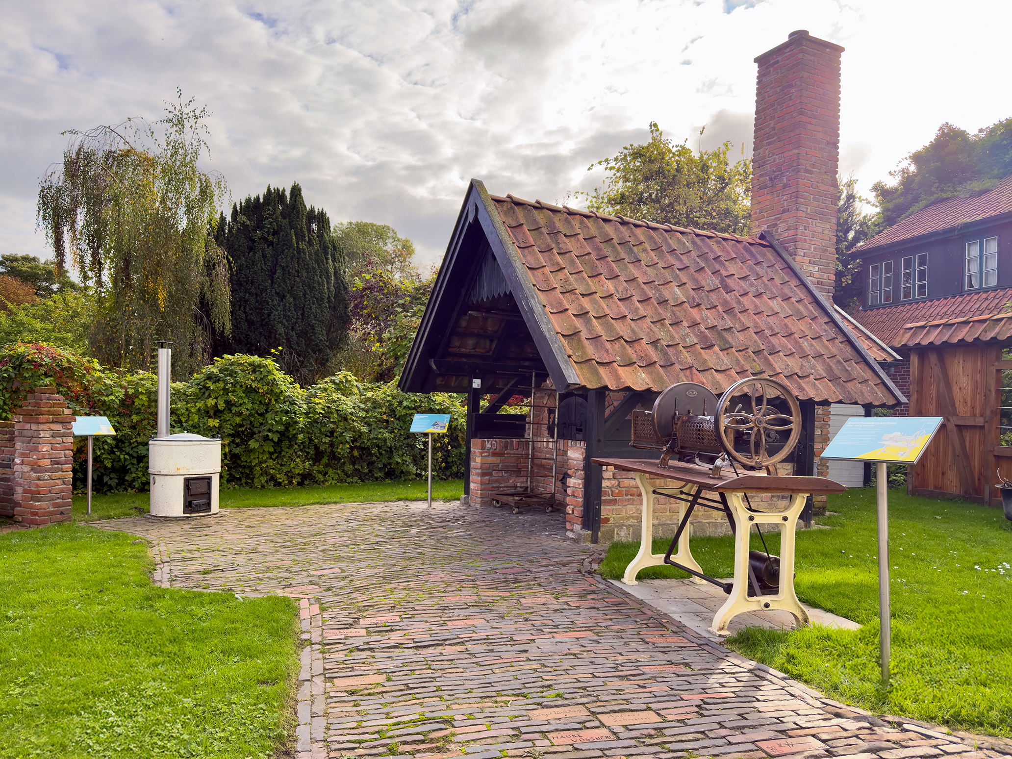 Historische Großmaschinen im Museumsgarten